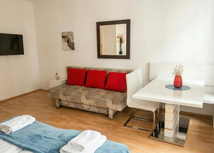 Comfortable 3br Shared Retreat Next To Belvedere Palace