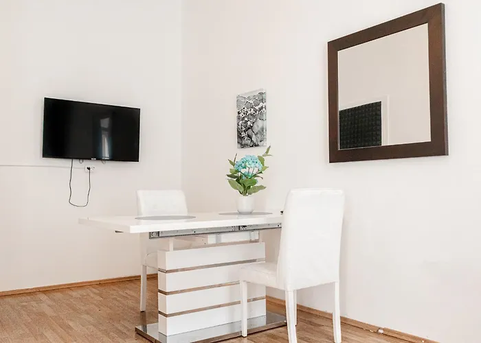 Comfortable 3br Shared Retreat Next To Belvedere Palace *