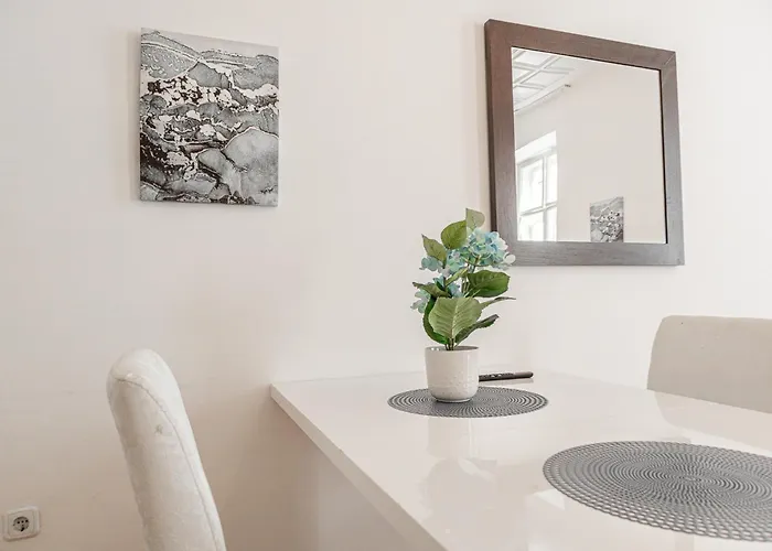 Comfortable 3br Shared Retreat Next To Belvedere Palace Bécs