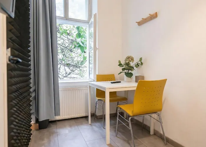 Comfortable 3br Shared Retreat Next To Belvedere Palace Apartman Bécs
