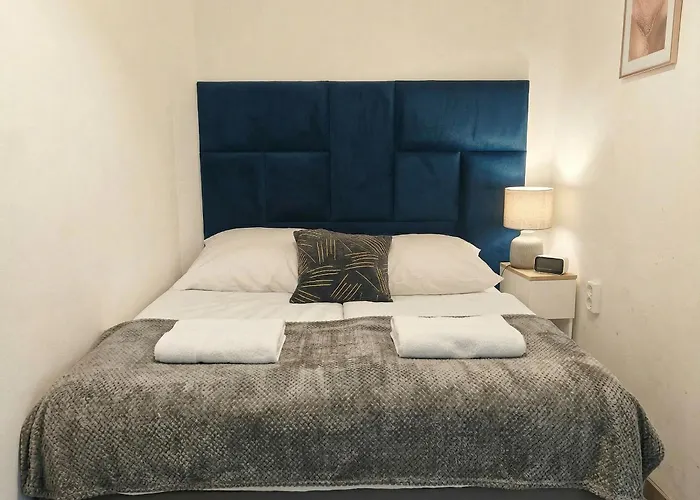 Comfortable 3br Shared Retreat Next To Belvedere Palace Apartman *