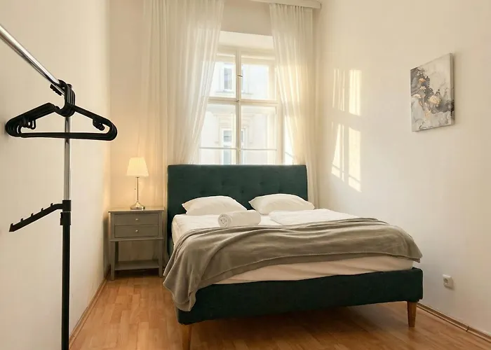 Comfortable 3br Shared Retreat Next To Belvedere Palace Apartman Bécs